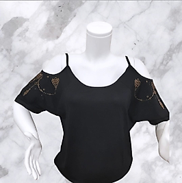 taşlı omuzlu siyah bluz