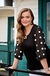 puantiyeli kolları tül siyah bluz