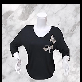 kelebek nakışlı fakir kol siyah bluz